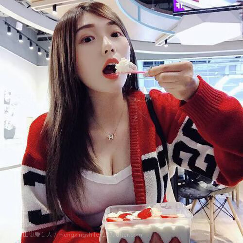 随机队友之间的默契合作：赛场上的战友情谊，队友和战友