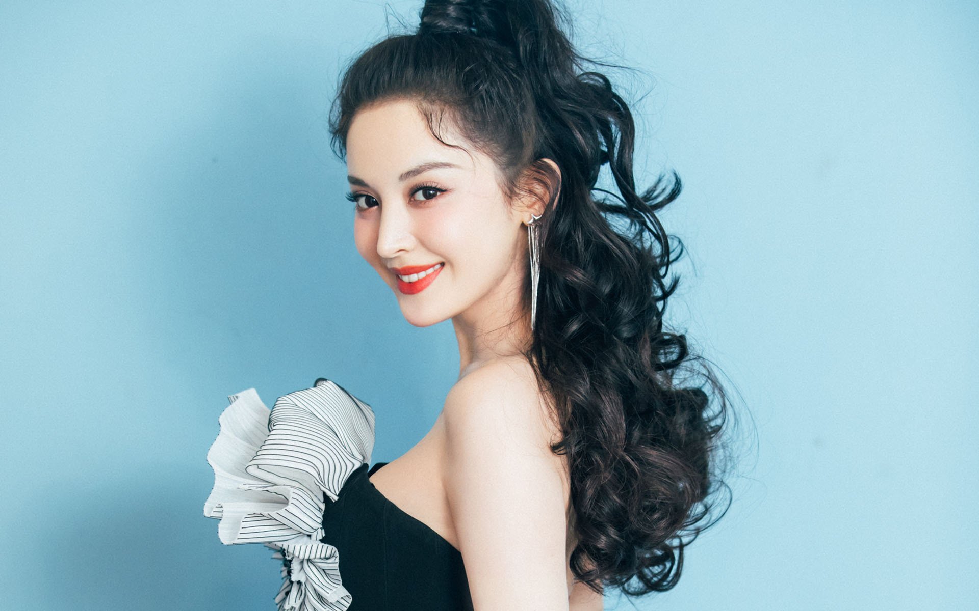 随机LPL新秀选手表现抢眼，lpl新秀选手表现抢眼吗